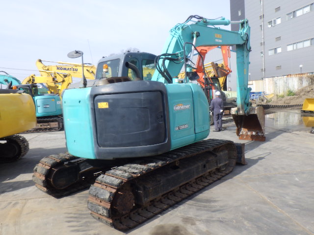 Máy xúc Kobelco SK135SR-2 2011